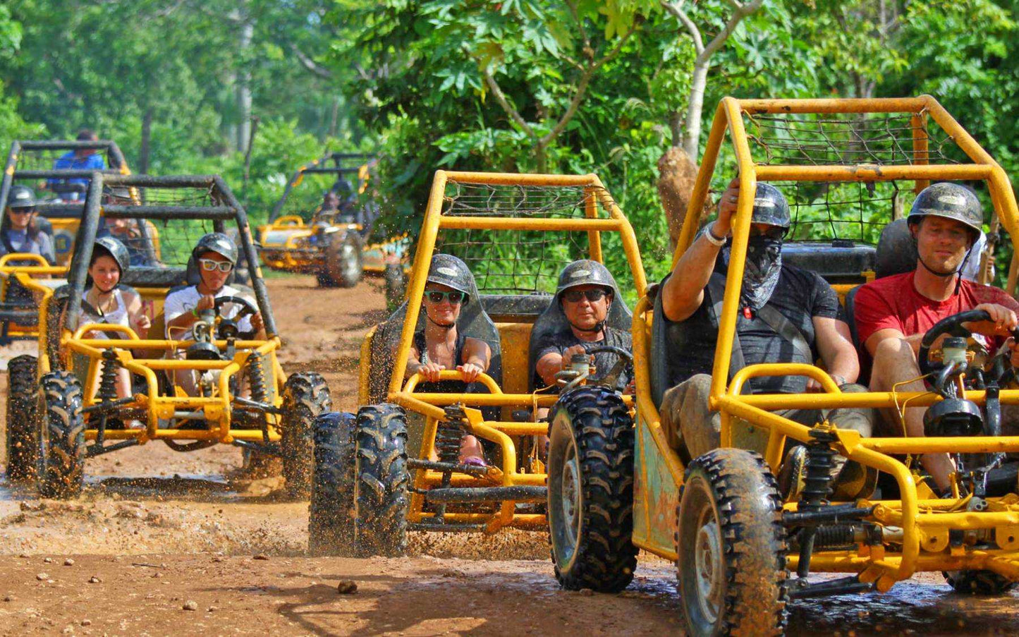 🚨 Aventura en Buggies por Punta Cana + Playa Macao, Cueva Taína y Sabores Locales 🌴🔥