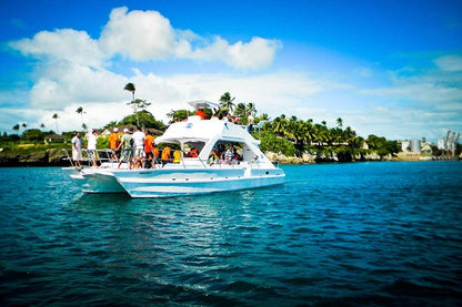🐠 Isla Catalina: Snorkel, Playa Virgen y Almuerzo Incluido – ¡Tu día perfecto en el Caribe! 🏝️🌊