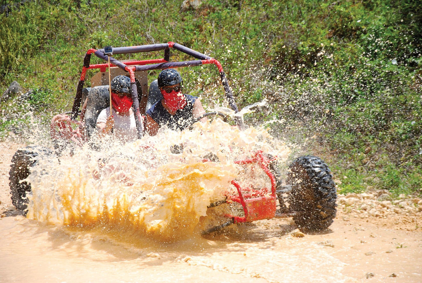 🚨 Aventura en Buggies por Punta Cana + Playa Macao, Cueva Taína y Sabores Locales 🌴🔥